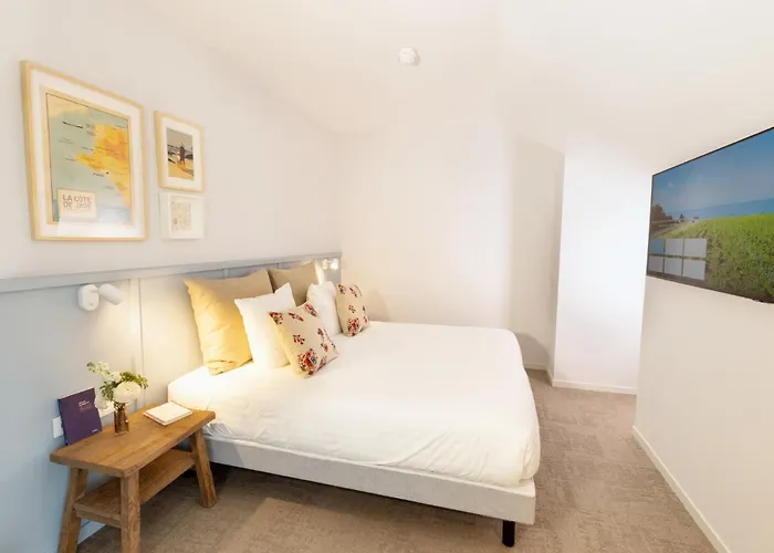 Hotel Eco-domaine La Fontaine - Hotel-spa - 300 M De La Fontaine Aux Bretons 4*