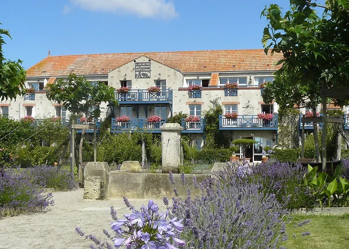 Eco-domaine La Fontaine - Hotel-spa - 300 M De La Fontaine Aux Bretons Hotel