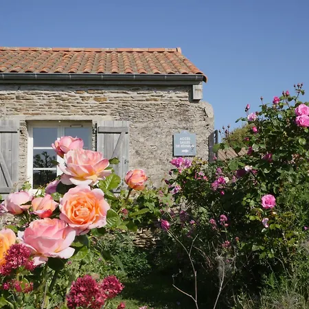 Eco-domaine La Fontaine - Hotel-spa - 300 M De La Fontaine Aux Bretons 4*