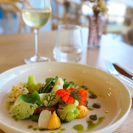 ホテル Eco-domaine La Fontaine - Hotel-spa - 300 M De La Fontaine Aux Bretons 4*