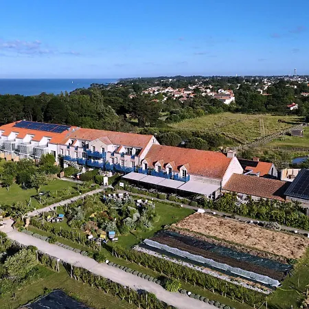 ホテル Eco-domaine La Fontaine - Hotel-spa - 300 M De La Fontaine Aux Bretons 4*