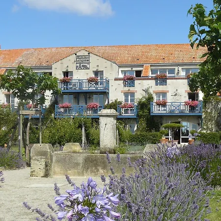 Eco-domaine La Fontaine - Hotel-spa - 300 M De La Fontaine Aux Bretons ホテル