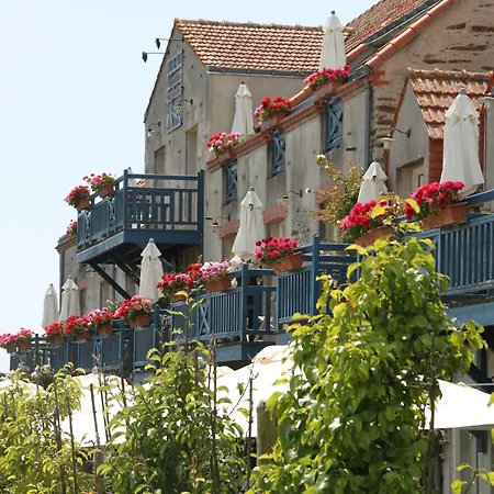 Eco-domaine La Fontaine - Hotel-spa - 300 M De La Fontaine Aux Bretons ホテル 4*