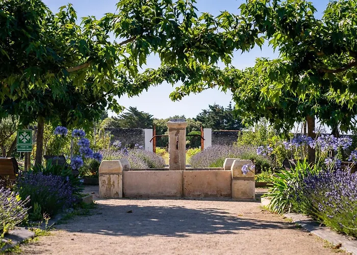 Hotel Eco-Domaine La Fontaine - Hotel-Spa - 300 M Plage De La Fontaine Aux Bretons