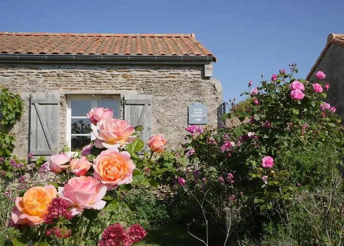 Eco-domaine La Fontaine - Hotel-spa - 300 M De La Fontaine Aux Bretons 4*