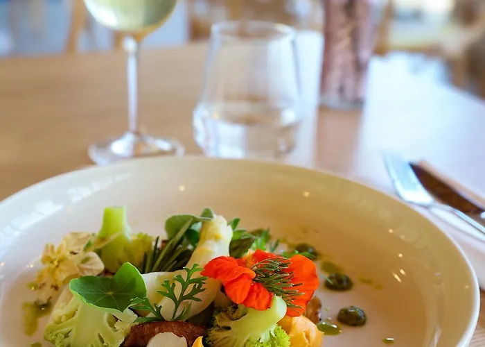 Hotel Eco-Domaine La Fontaine - Hotel-Spa - 300 M Plage De La Fontaine Aux Bretons 4*