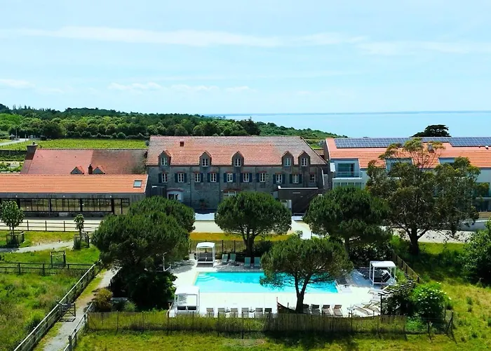 Eco-Domaine La Fontaine - Hotel-Spa - 300 M Plage De La Fontaine Aux Bretons Hotel 4*