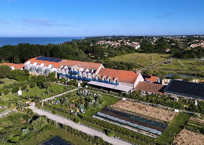 Hotel Eco-Domaine La Fontaine - Hotel-Spa - 300 M Plage De La Fontaine Aux Bretons 4*