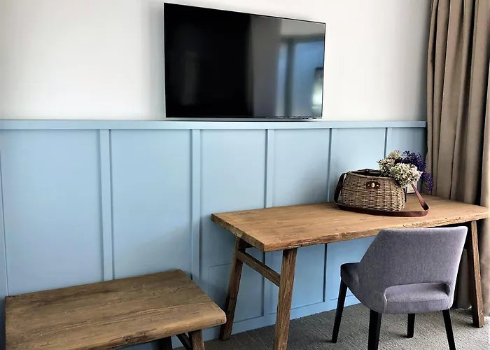 Eco-Domaine La Fontaine - Hotel-Spa - 300 M Plage De La Fontaine Aux Bretons 4*