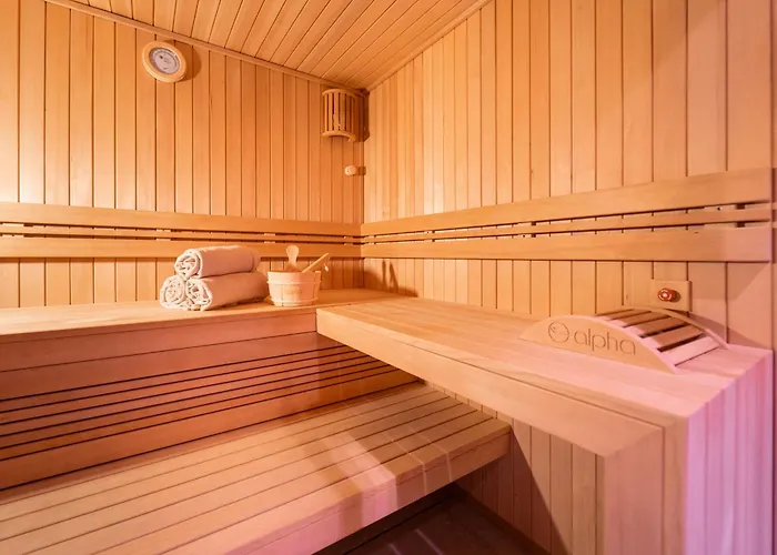 Eco-Domaine La Fontaine - Hotel-Spa - 300 M Plage De La Fontaine Aux Bretons Hotel 4*