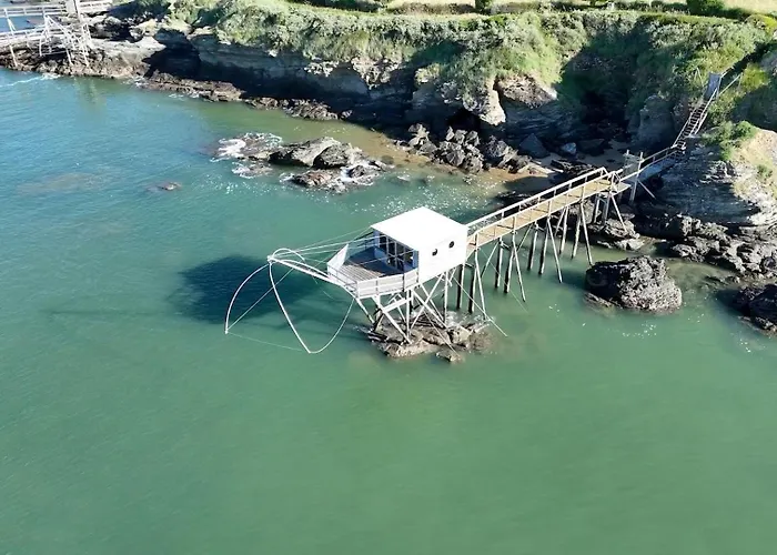 Hotel Eco-Domaine La Fontaine - Hotel-Spa - 300 M Plage De La Fontaine Aux Bretons 4*