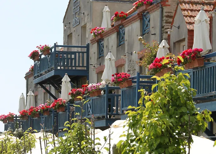 Eco-Domaine La Fontaine - Hotel-Spa - 300 M Plage De La Fontaine Aux Bretons Hotel 4*