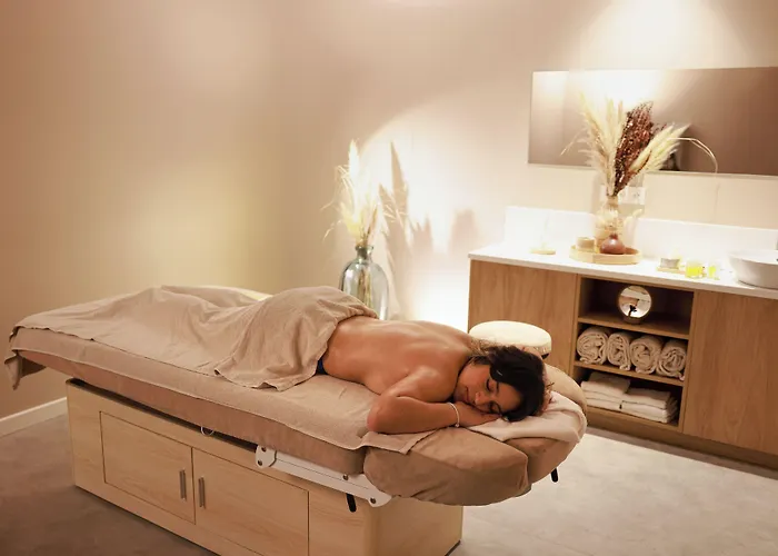 Eco-Domaine La Fontaine - Hotel-Spa - 300 M Plage De La Fontaine Aux Bretons 4*